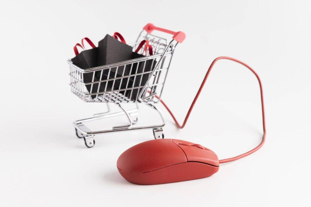 vendite dello shopping del cyber lunedi scaled